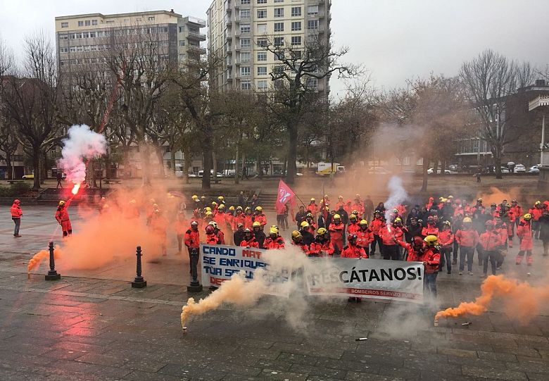 2017-12-29 ProtestaBombeirosComarcaisPontevedra10.jpeg